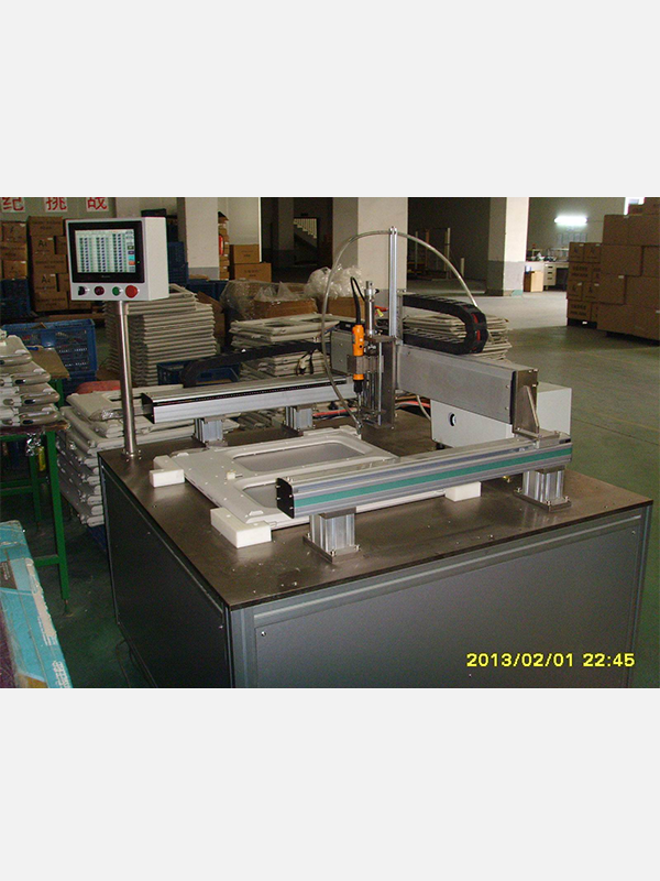 Large automatic screw locking machine